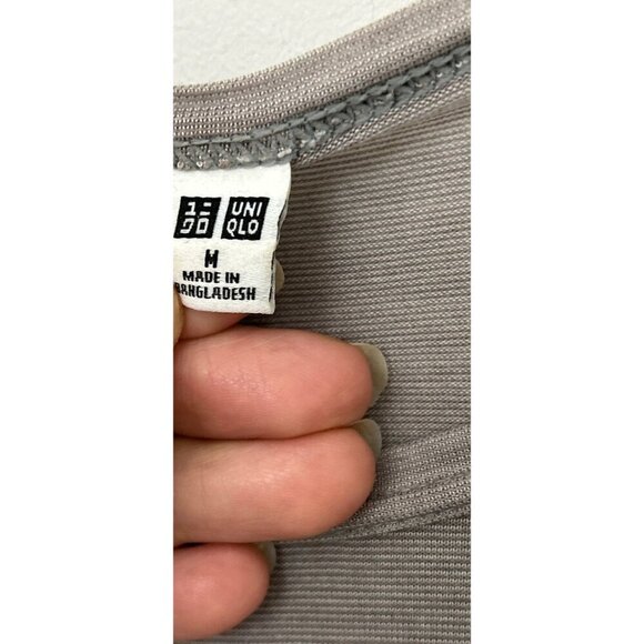 UNIQLO HEATTECH Tee Gray Crewneck T-Shirt Short Sleeve Size Med - Picture 8 of 9